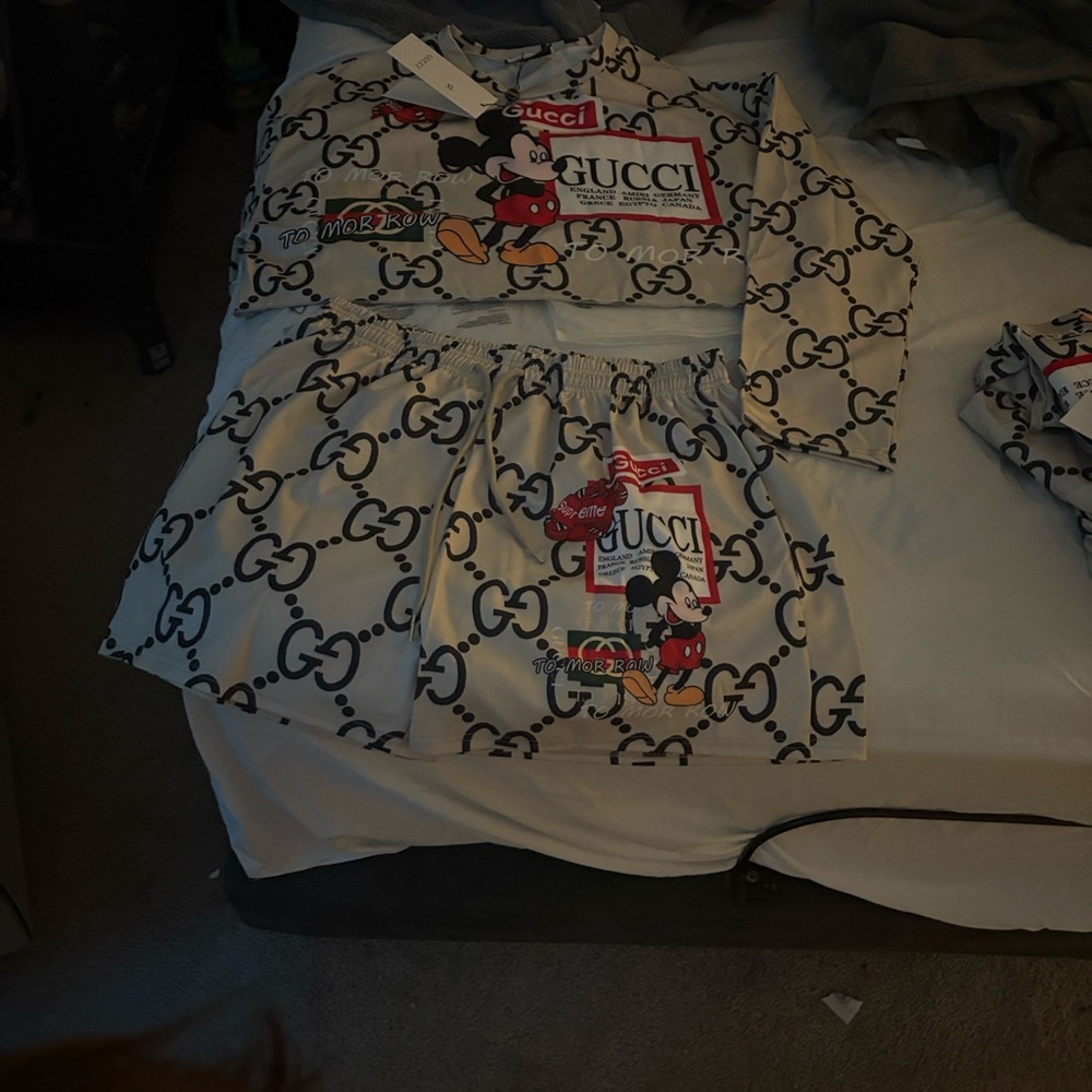 Gucci Cream and Black Mickey Mouse Print Set
